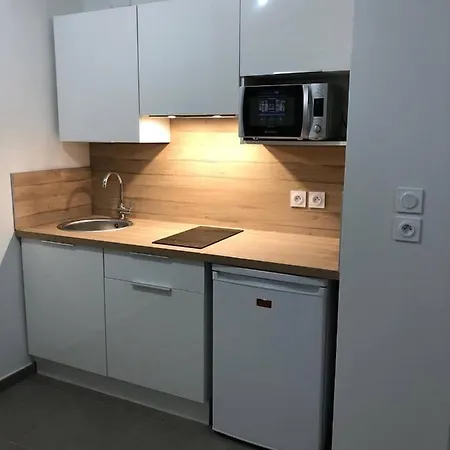 Immeuble Standing, Troisime Tage Avec Balcon Apartment *