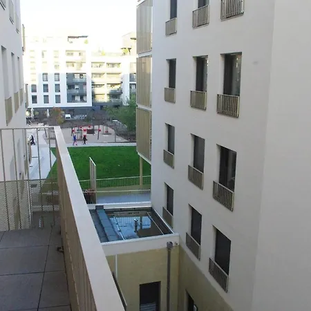 Apartment Immeuble Standing, Troisime Tage Avec Balcon Lyon