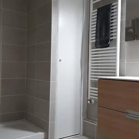Immeuble Standing, Troisime Tage Avec Balcon *