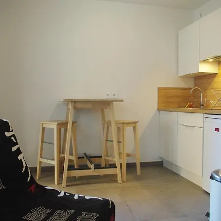 Apartment Immeuble Standing, Troisime Tage Avec Balcon